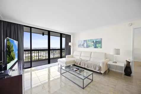 2425 Presidential Way West Palm Beach FL 33401