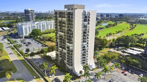 2425 Presidential Way West Palm Beach FL 33401