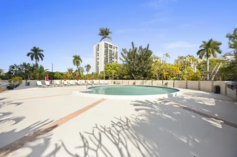 2425 Presidential Way West Palm Beach FL 33401