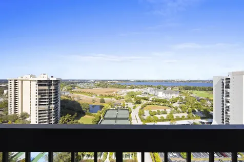 2425 Presidential Way West Palm Beach FL 33401