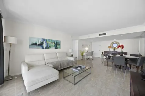 2425 Presidential Way West Palm Beach FL 33401