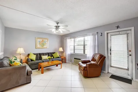 262 Windsor L West Palm Beach FL 33417