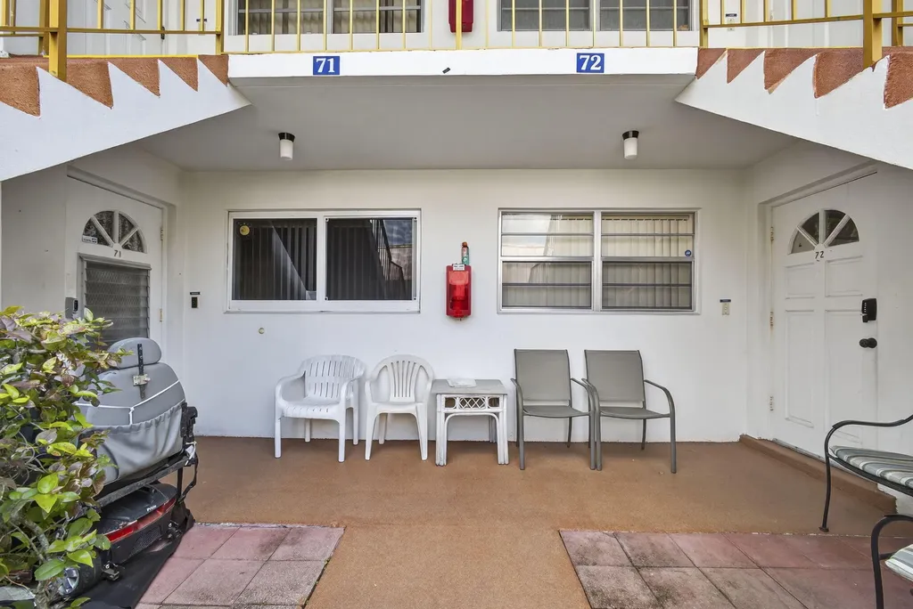 72 Plymouth I West Palm Beach FL 33417