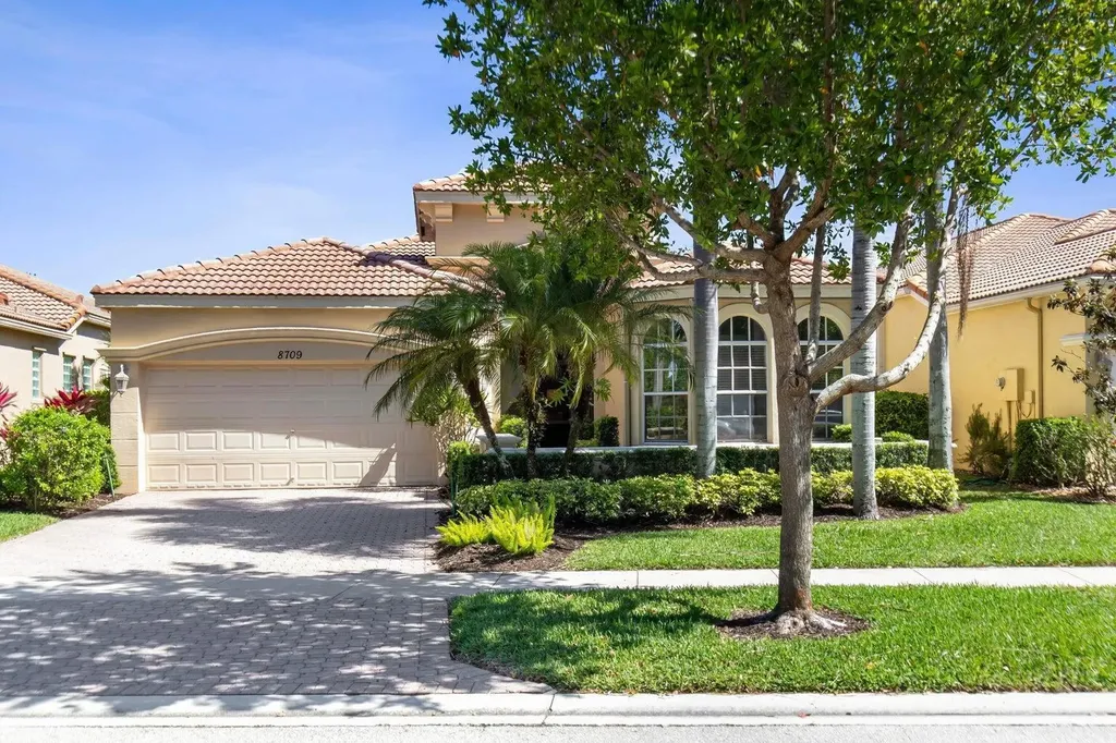 8709 Via Grande Wellington FL 33411