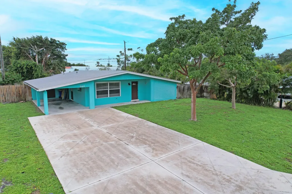 8151 Se Evergreen Street Hobe Sound FL 33455