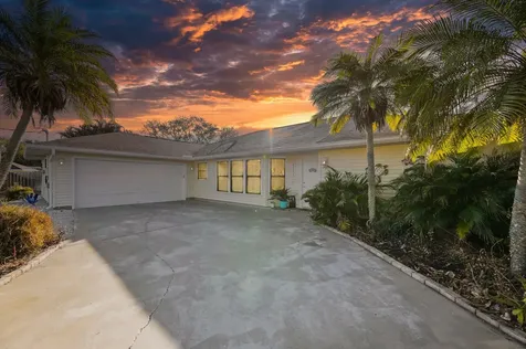 2111 Se Cayuga Court Port Saint Lucie FL 34952