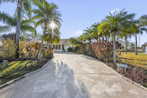 2111 Se Cayuga Court Port Saint Lucie FL 34952