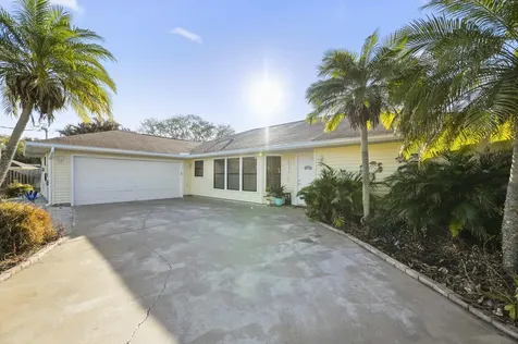 2111 Se Cayuga Court Port Saint Lucie FL 34952
