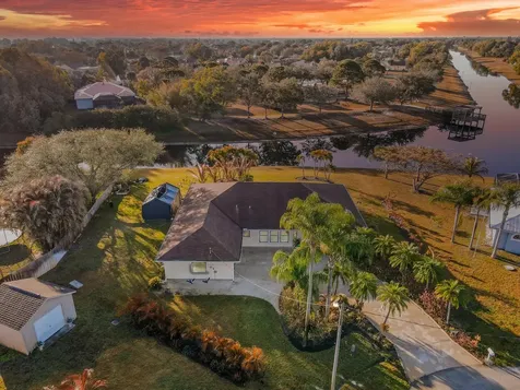 2111 Se Cayuga Court Port Saint Lucie FL 34952