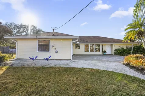 2111 Se Cayuga Court Port Saint Lucie FL 34952