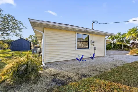 2111 Se Cayuga Court Port Saint Lucie FL 34952