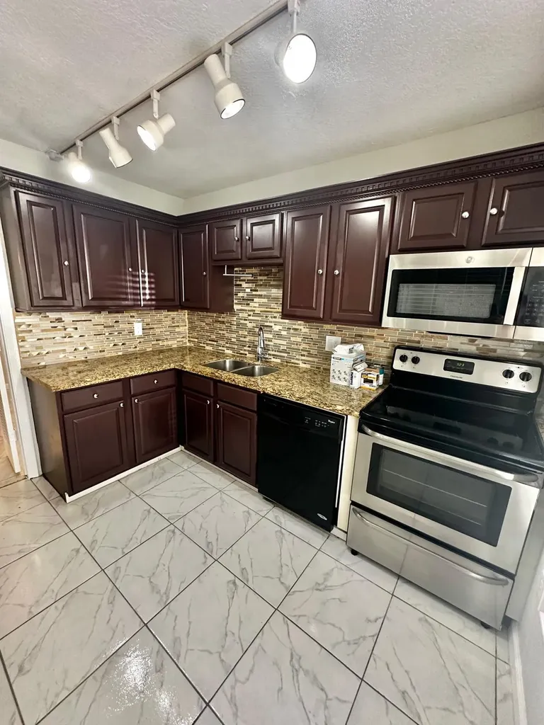 4158 Inverrary Drive Lauderhill FL 33319