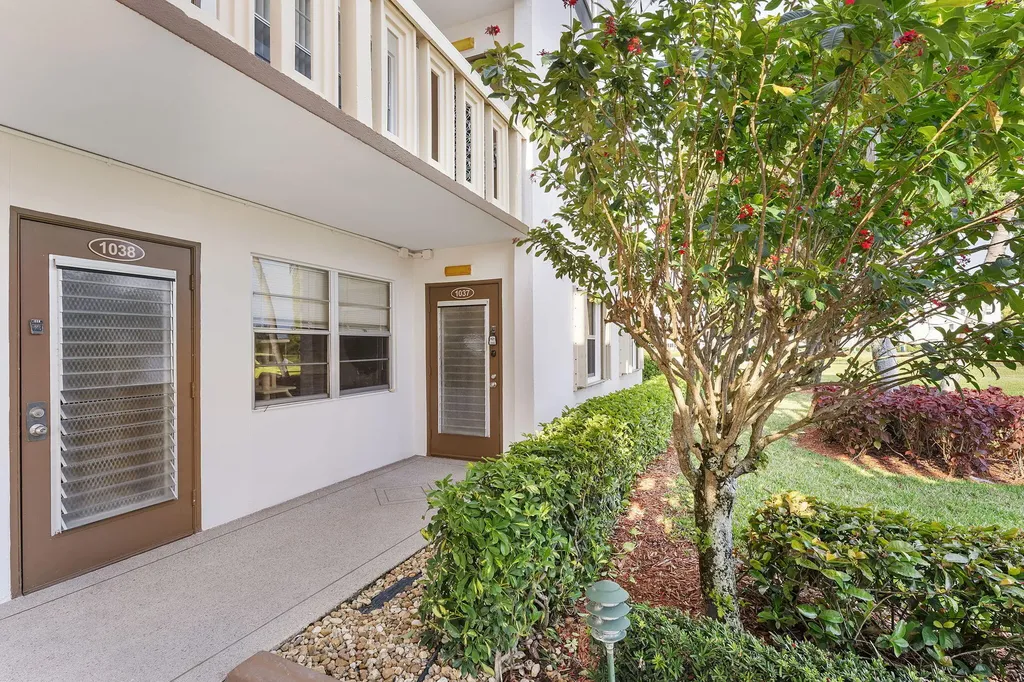 1037 Guildford C Boca Raton FL 33434