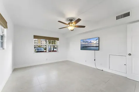 1037 Guildford C Boca Raton FL 33434