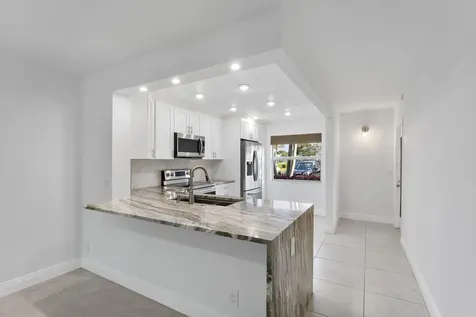 1037 Guildford C Boca Raton FL 33434