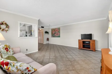 126 Kingswood F West Palm Beach FL 33417