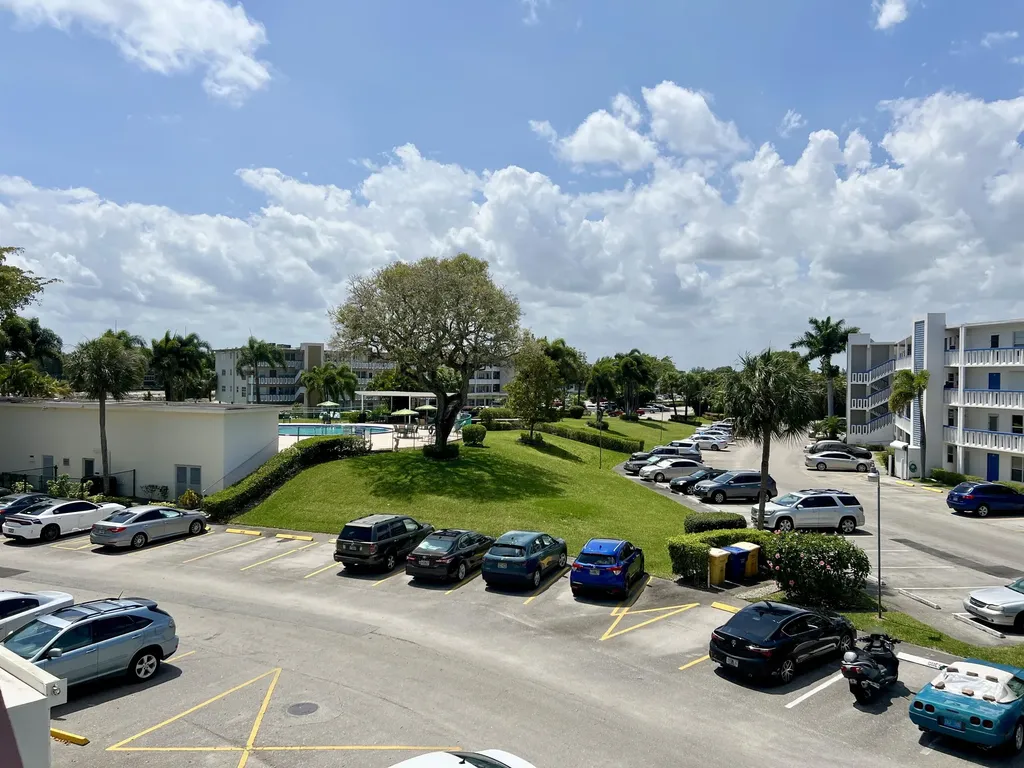 303 Greenbrier West Palm Beach FL 33417