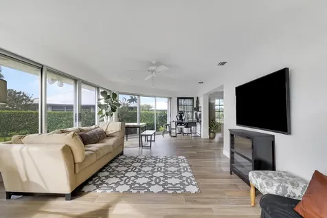 343 Yorktowne Circle Atlantis FL 33462