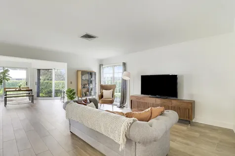 343 Yorktowne Circle Atlantis FL 33462