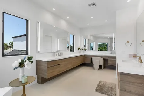 660 Ne 29th Place Boca Raton FL 33431