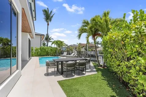 660 Ne 29th Place Boca Raton FL 33431