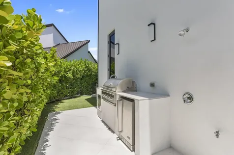 660 Ne 29th Place Boca Raton FL 33431