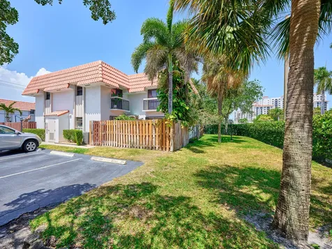 1251 S Federal Highway Boca Raton FL 33432