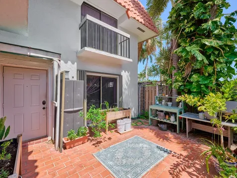 1251 S Federal Highway Boca Raton FL 33432