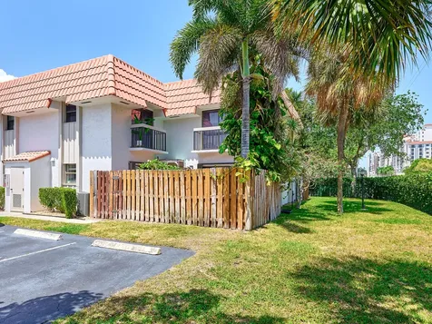 1251 S Federal Highway Boca Raton FL 33432