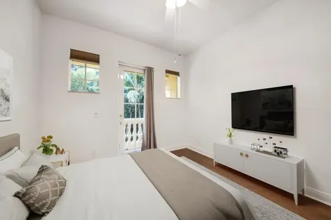 425 Ne 69th Circle Boca Raton FL 33487