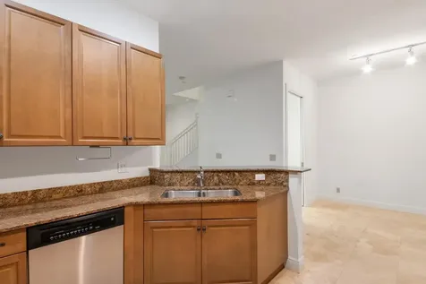 425 Ne 69th Circle Boca Raton FL 33487