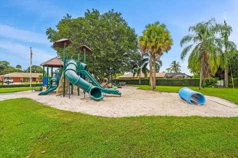 102 Villa Circle Atlantis FL 33462