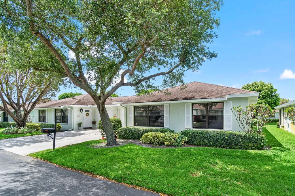 9975 Ligustrum Tree Way Boynton Beach FL 33436
