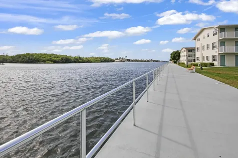 560 Horizons Boynton Beach FL 33435