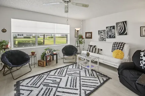 560 Horizons Boynton Beach FL 33435