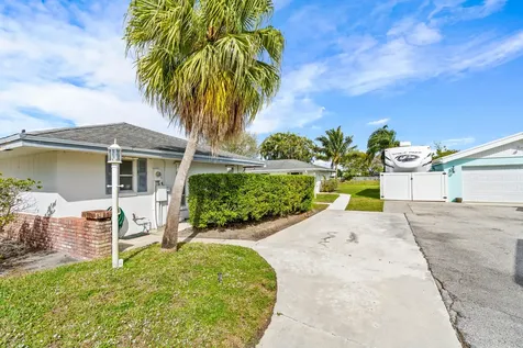 4705 Holly Drive Palm Beach Gardens FL 33418