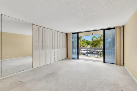 2000 Presidential Way West Palm Beach FL 33401