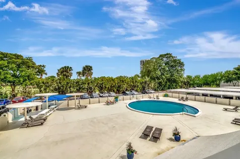 2000 Presidential Way West Palm Beach FL 33401