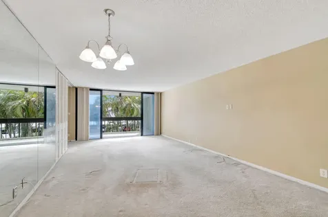 2000 Presidential Way West Palm Beach FL 33401