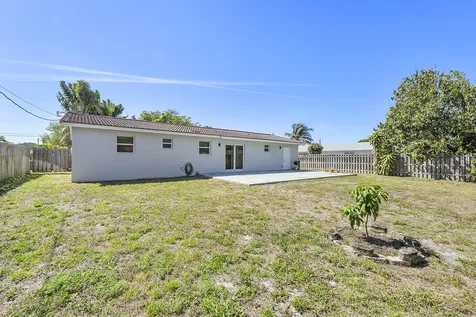 4064 Nw 2nd Court Boca Raton FL 33431