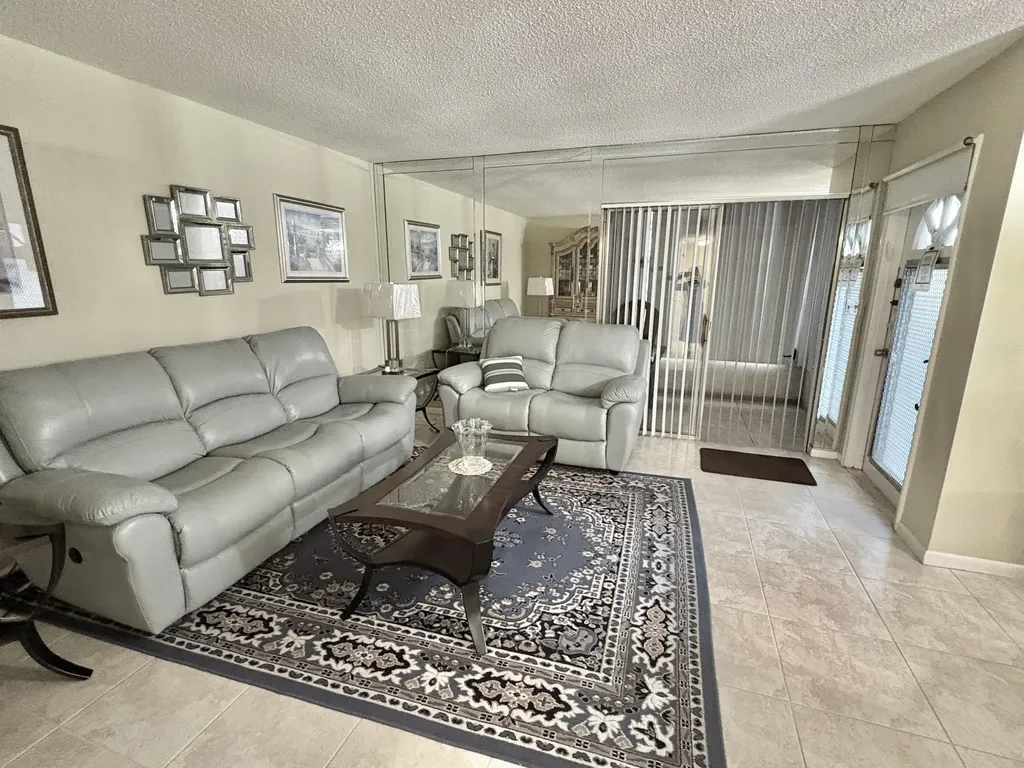 160 Plymouth V West Palm Beach FL 33417