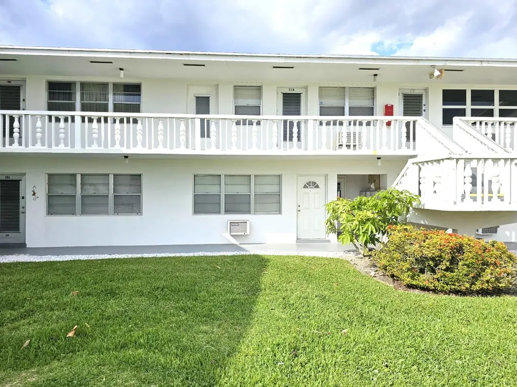 102 Easthampton West Palm Beach FL 33417