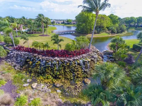 2172 Falls Manor Vero Beach FL 32967