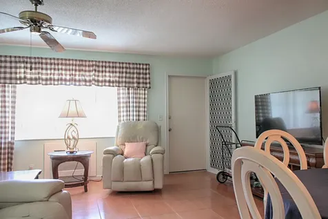 880 Horizons Boynton Beach FL 33435