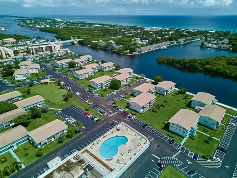 880 Horizons Boynton Beach FL 33435