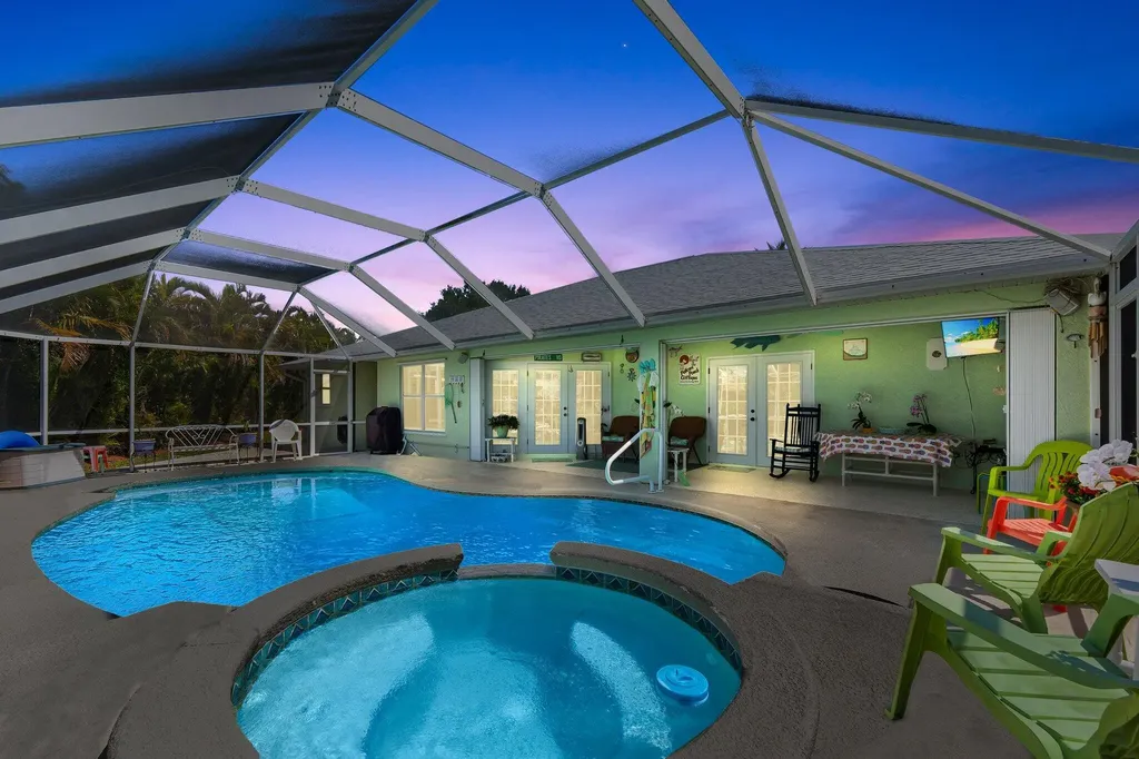 139 Commonwealth Court Hutchinson Island FL 34949