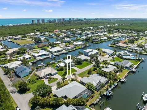 139 Commonwealth Court Hutchinson Island FL 34949
