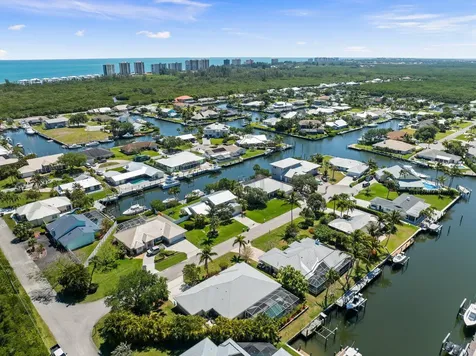 139 Commonwealth Court Hutchinson Island FL 34949