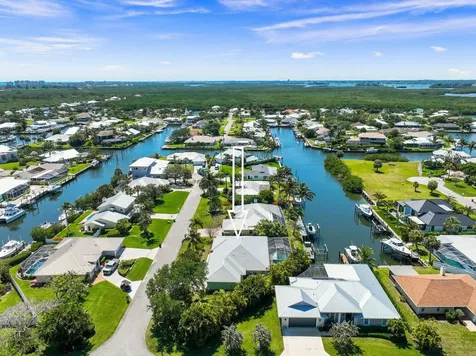 139 Commonwealth Court Hutchinson Island FL 34949