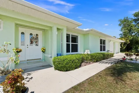 139 Commonwealth Court Hutchinson Island FL 34949